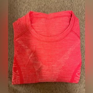 Lululemon swiftly in size 4. Hardly worn. In excellent condition